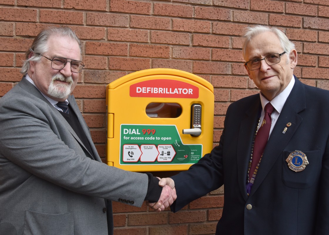 Left to right: Mr Bob Graham, Chairman of The Nonentities Society and Mr Ron Cross, President of the Kidderminster and District Lions Club